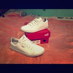 White puma tennis shoes!